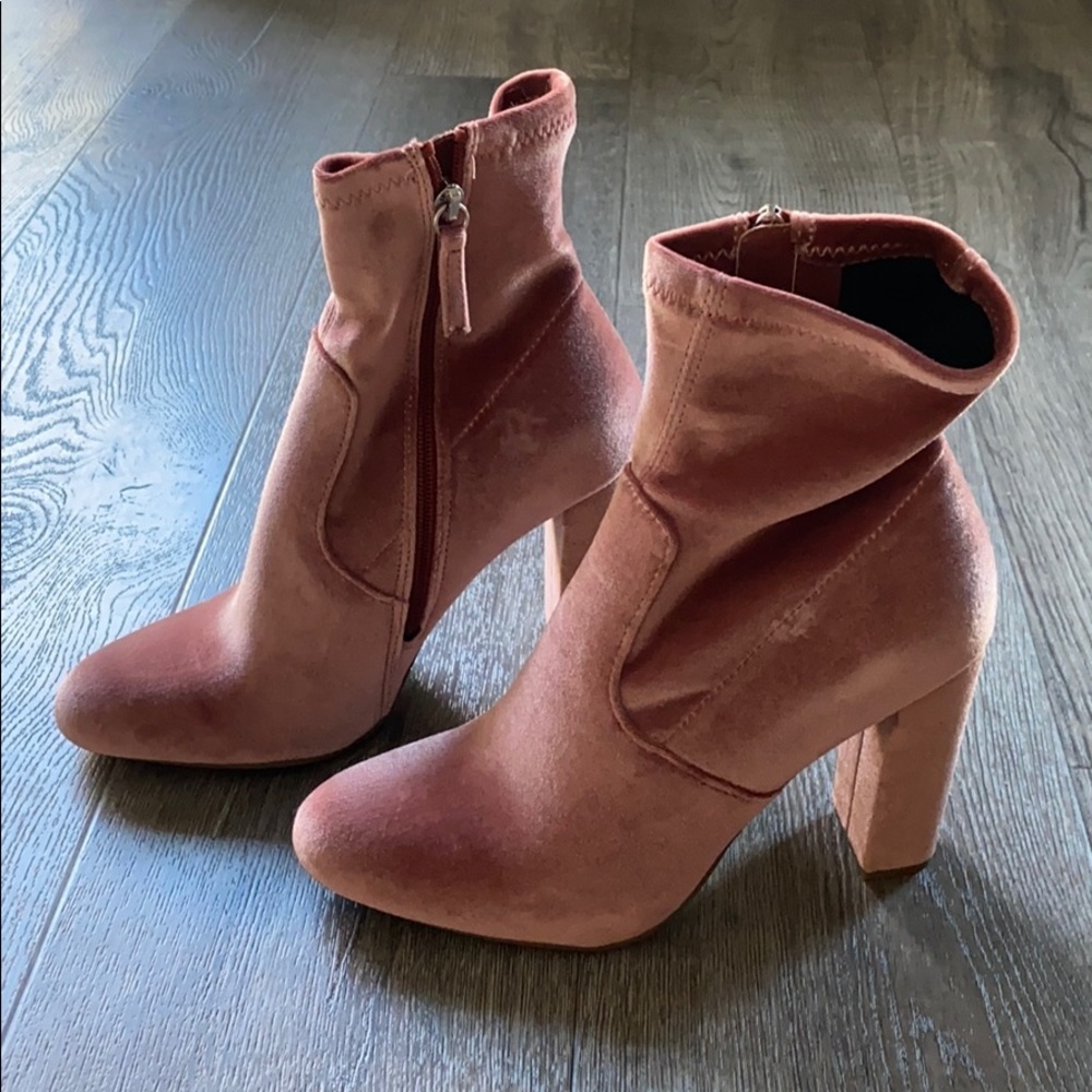 Brand New Steve Madden Edit - Blush Velvet Bootie